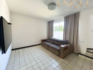 Linda casa no bairro Farolândia em ótima localização.