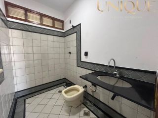 Linda casa no bairro Farolândia em ótima localização.