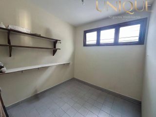 Linda casa no bairro Farolândia em ótima localização.