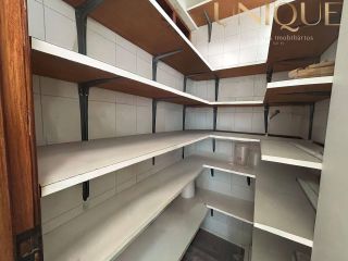 Linda casa no bairro Farolândia em ótima localização.