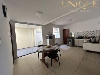 Linda casa no bairro Farolândia em ótima localização.