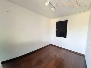 Linda casa no bairro Farolândia em ótima localização.