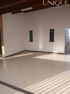 Excelente casa com 3 quartos, sendo 2 suítes e piscina na Aruana.