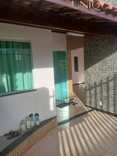 Excelente casa com 3 quartos, sendo 2 suítes e piscina na Aruana.