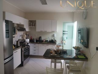 Excelente casa com 3 quartos, sendo 2 suítes e piscina na Aruana.