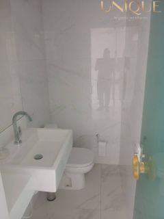 Excelente casa com 3 quartos, sendo 2 suítes e piscina na Aruana.