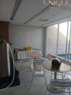 Excelente casa com 3 quartos, sendo 2 suítes e piscina na Aruana.