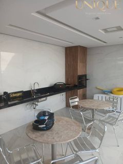 Excelente casa com 3 quartos, sendo 2 suítes e piscina na Aruana.