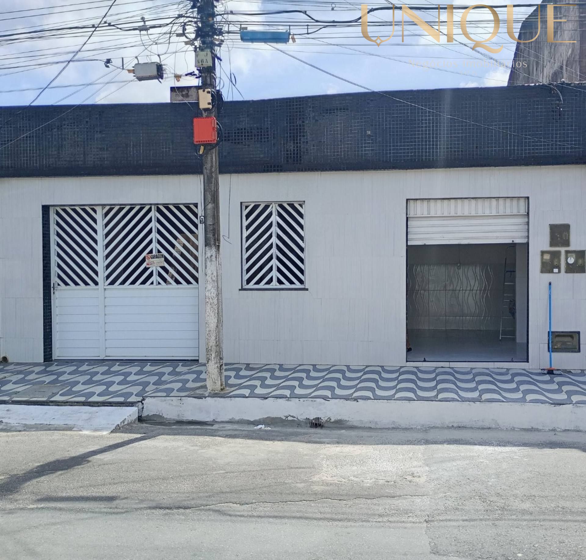 Casa no Bugio com Ponto Comercial anexo