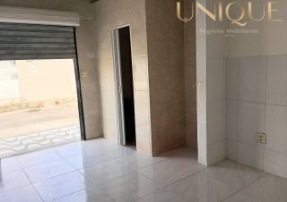 Casa no Bugio com Ponto Comercial anexo