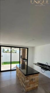 Excelente casa com 3 quartos, sendo um suíte no Condomínio Sol e Praia.