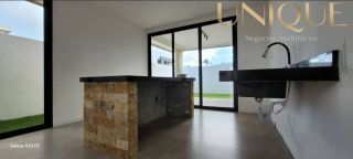 Excelente casa com 3 quartos, sendo um suíte no Condomínio Sol e Praia.