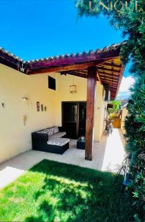 Excelente casa com 3 quartos, sendo um suíte no Condomínio Alamedas do Sol.