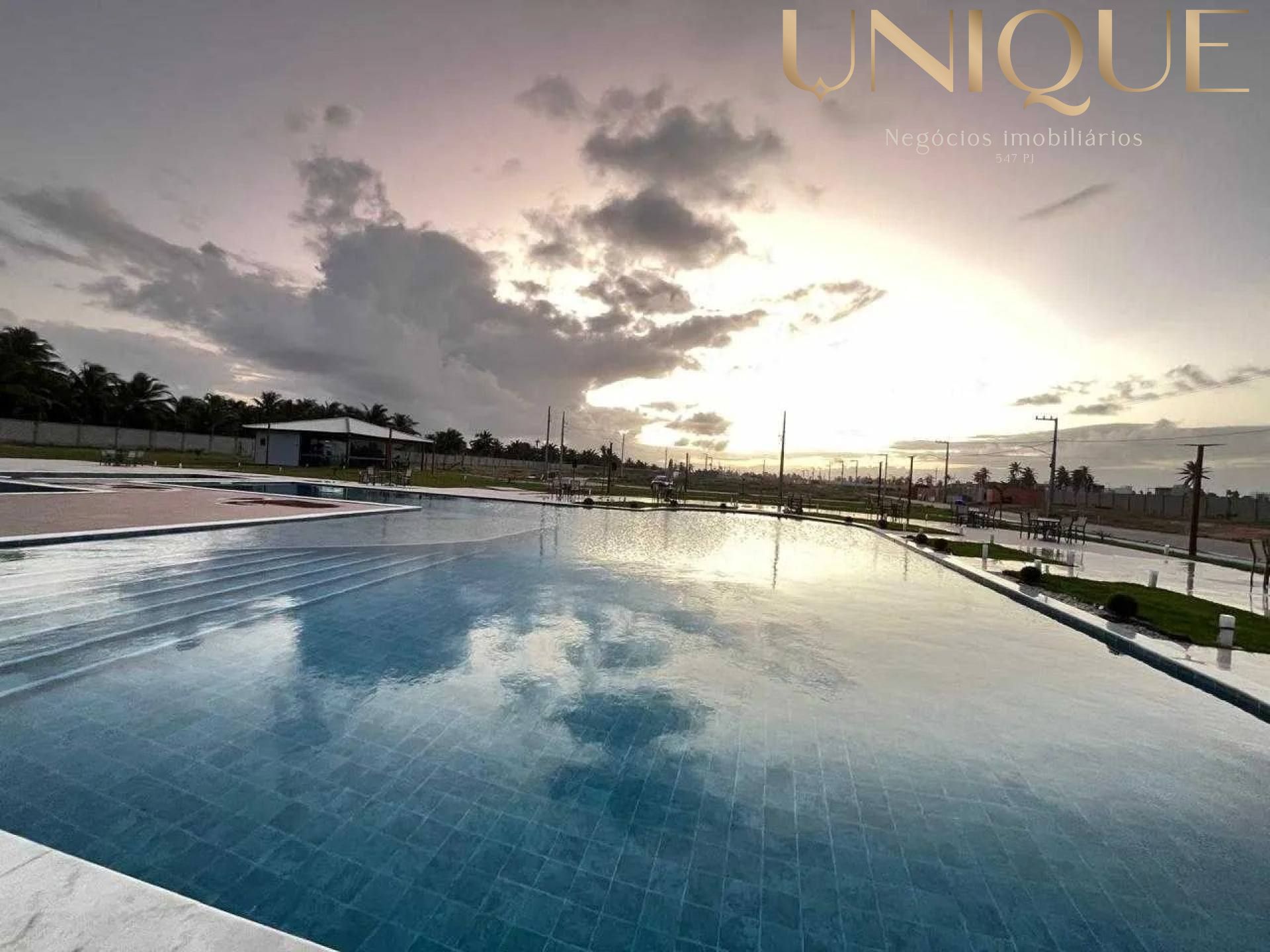 ? Oportunidade Pé na Areia: Lote no Padang Beach Residence!