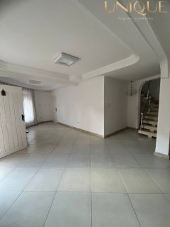 Linda casa no bairro Farolândia