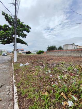 Terreno com 311m² em área residencial no Bairro Aruana, Aracaju.