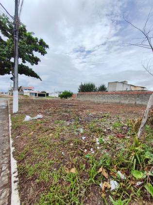 Terreno com 311m² em área residencial no Bairro Aruana, Aracaju.