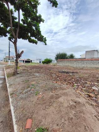 Terreno com 311m² em área residencial no Bairro Aruana, Aracaju.