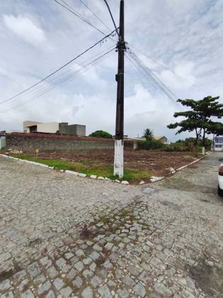 Terreno com 311m² em área residencial no Bairro Aruana, Aracaju.