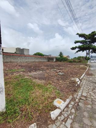 Terreno com 311m² em área residencial no Bairro Aruana, Aracaju.