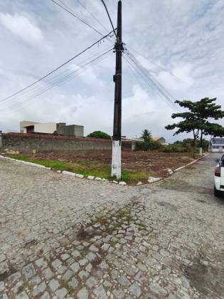 Terreno com 311m² em área residencial no Bairro Aruana, Aracaju.