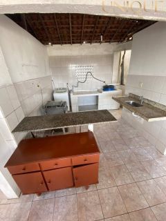 Casa com 3 pontos comerciais na Rua Alagoas