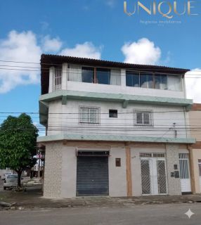 Casa com 3 pontos comerciais na Rua Alagoas