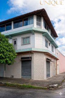 Casa com 3 pontos comerciais na Rua Alagoas