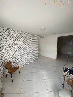 Casa com 3 pontos comerciais na Rua Alagoas