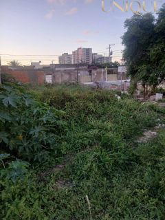 Terreno com 180 metros em área residencial no bairro Aruana, excelente oportunidade.