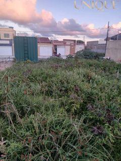 Terreno com 180 metros em área residencial no bairro Aruana, excelente oportunidade.