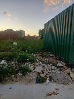 Terreno com 180 metros em área residencial no bairro Aruana, excelente oportunidade.