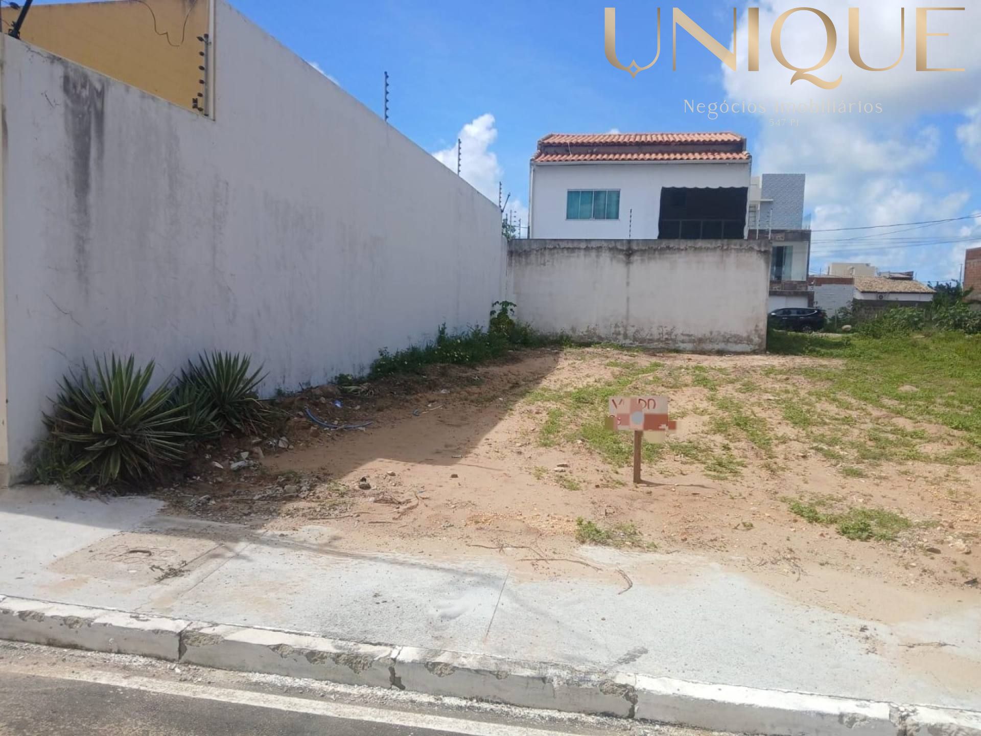 Terreno em excelente localização com 160m² no bairro Aruana.