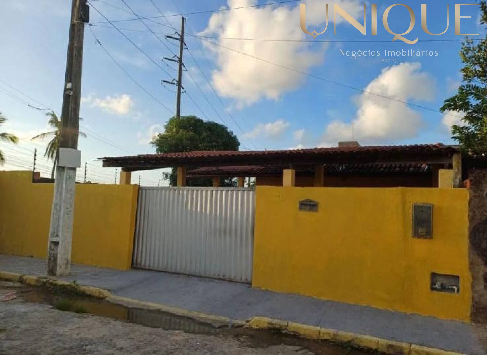 Casa em 2/4 Condomínio Fechado px UFS