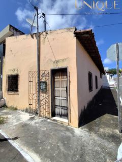 Duas casas no mesmo terreno, no bairro Cirurgia