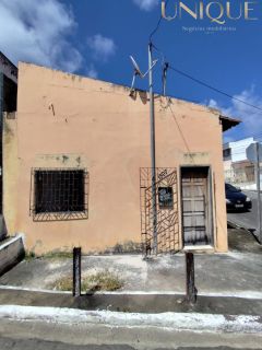 Duas casas no mesmo terreno, no bairro Cirurgia
