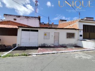 Duas casas no mesmo terreno, no bairro Cirurgia
