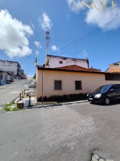 Duas casas no mesmo terreno, no bairro Cirurgia
