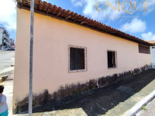 Duas casas no mesmo terreno, no bairro Cirurgia