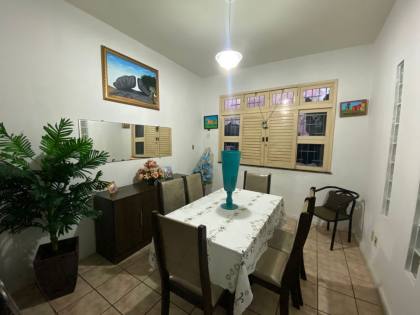 Casa ampla e sofisticada à venda no bairro Luzia!