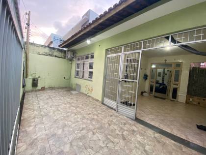 Casa ampla e sofisticada à venda no bairro Luzia!