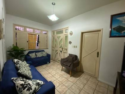 Casa ampla e sofisticada à venda no bairro Luzia!