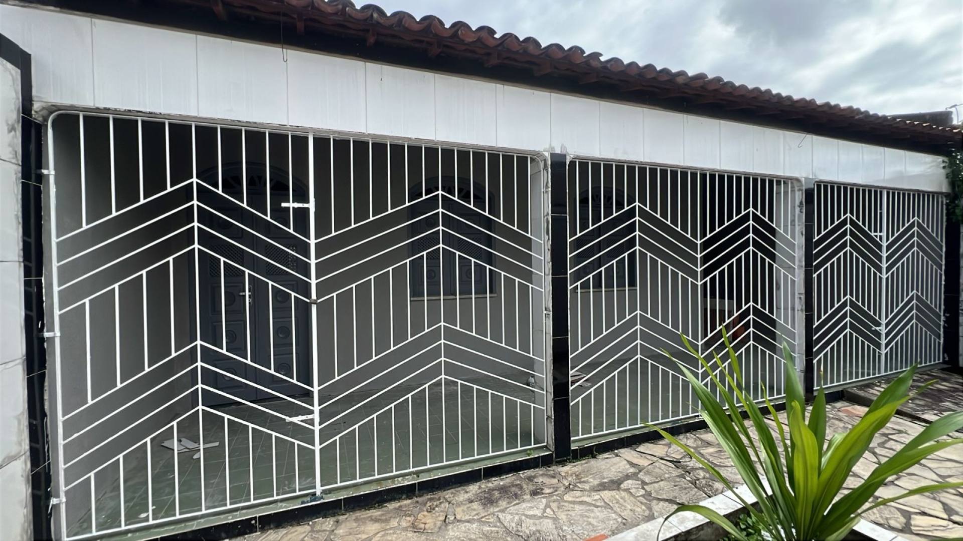 Excelente casa com 3 Quartos, sendo um suíte no Orlando Dantas.