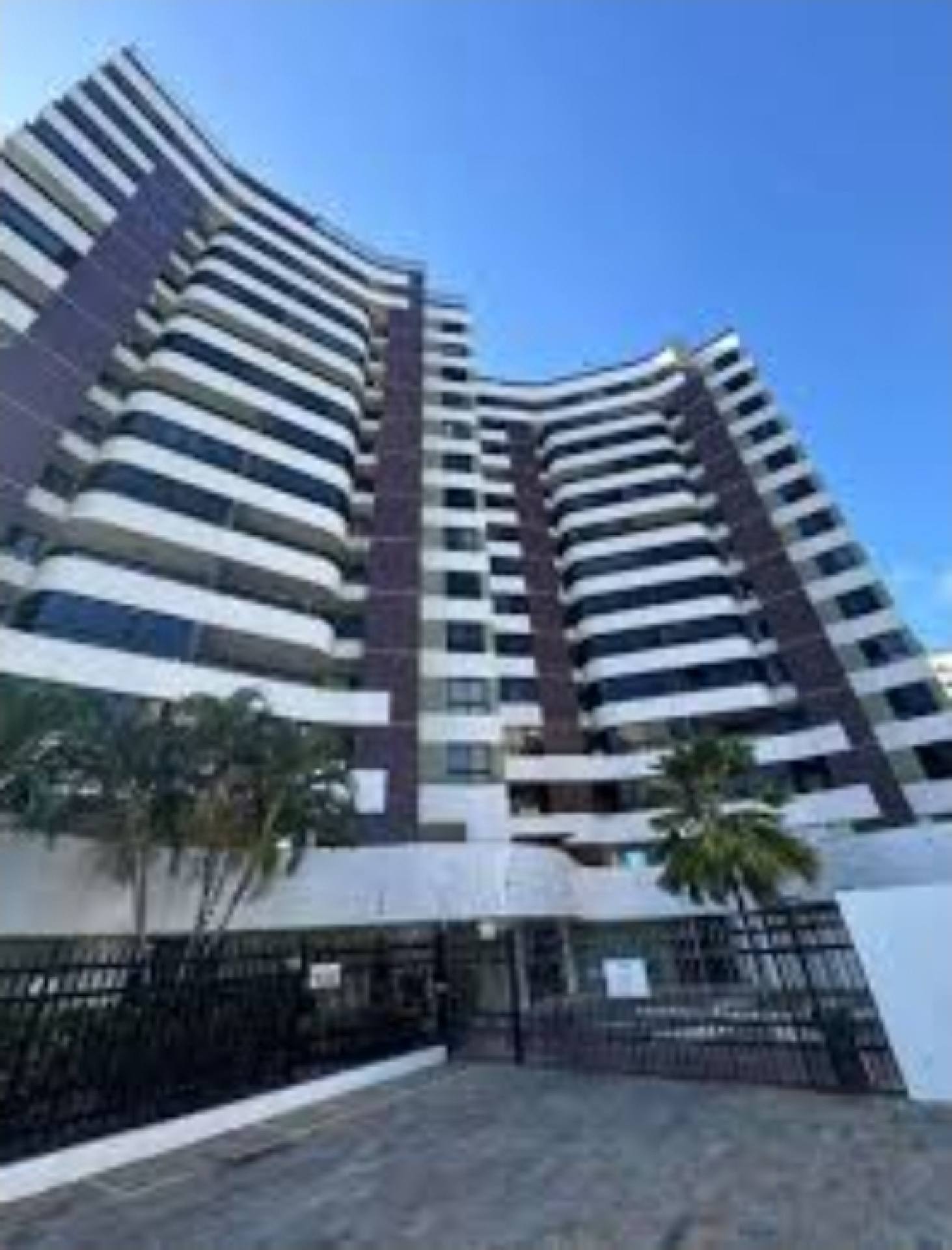 Excelente apartamento com 4 quartos no Lê Bistrol.