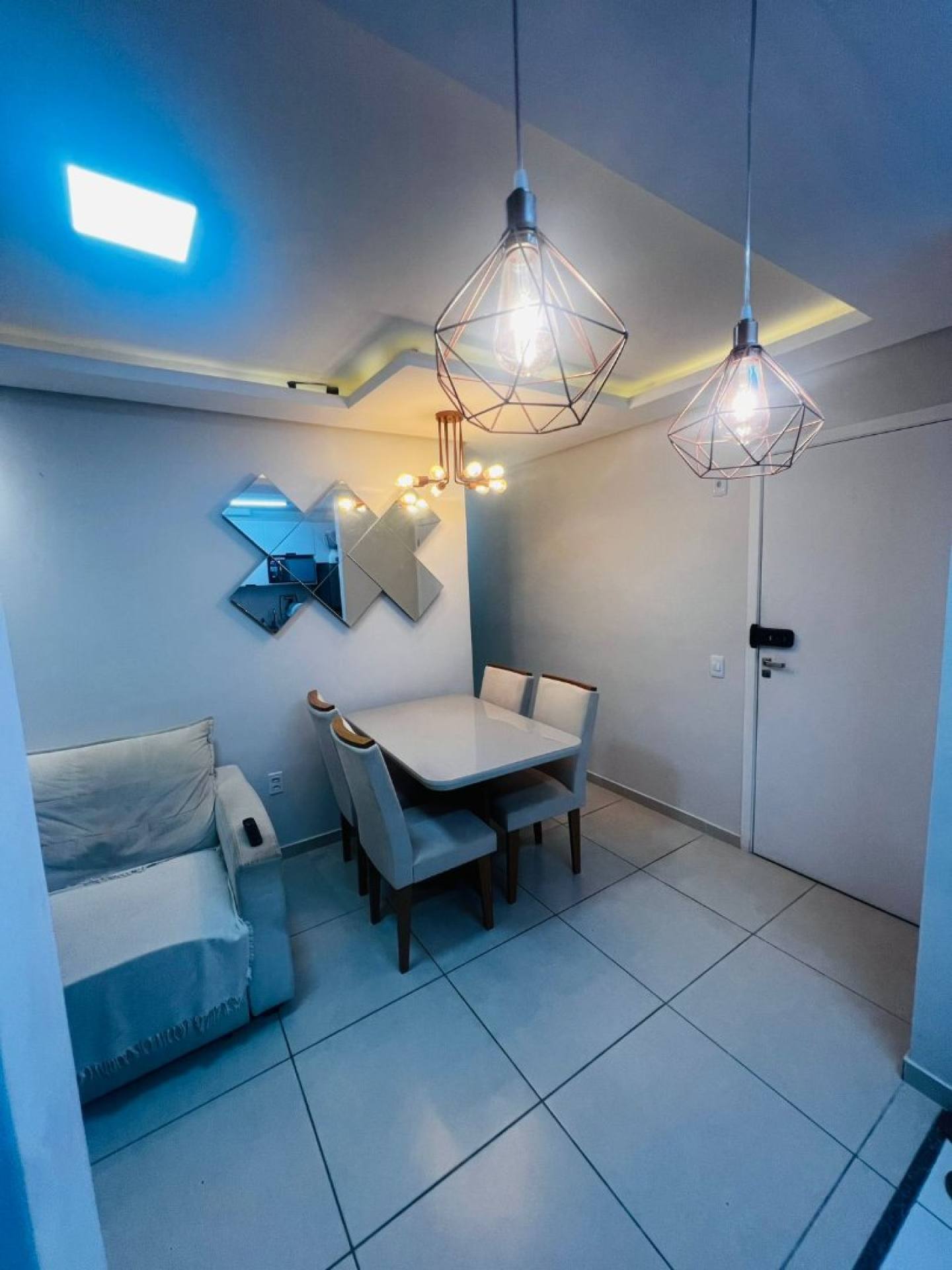 Apartamento no condomínio Cenezeu Rabelo, Bairro Santos dumont