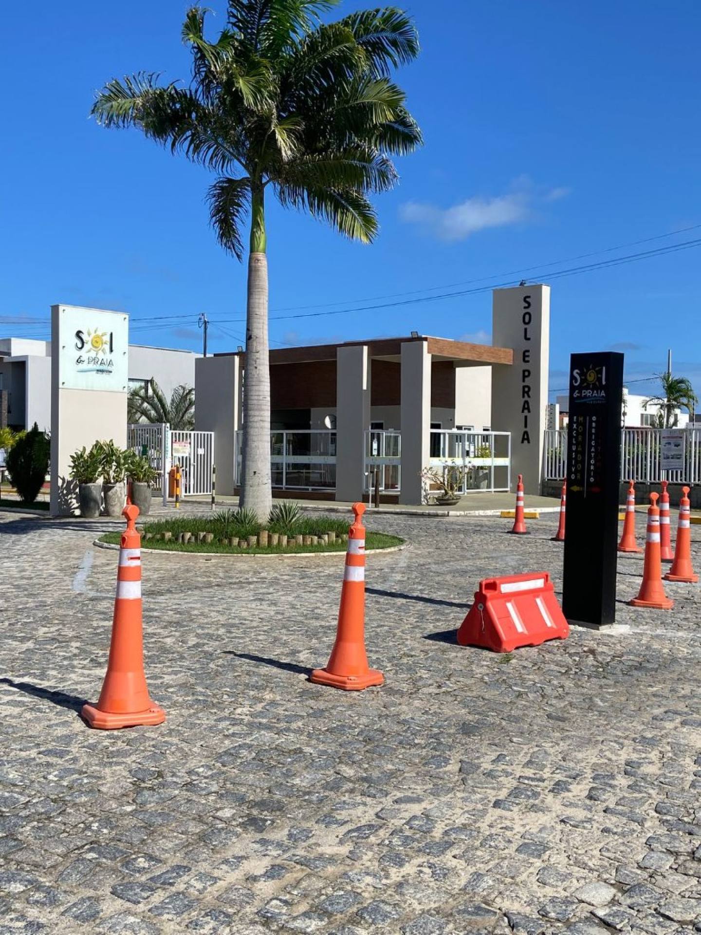 LOTE EM COND. FECHADO SOL E PRAIA