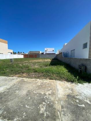 LOTE EM COND. FECHADO SOL E PRAIA