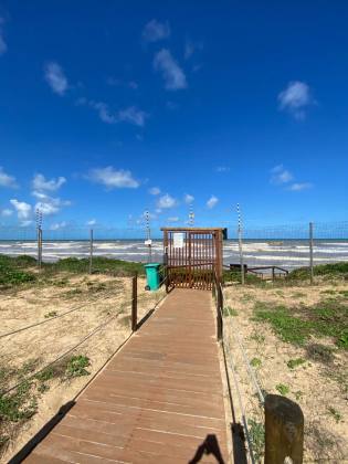 LOTE EM COND. FECHADO SOL E PRAIA