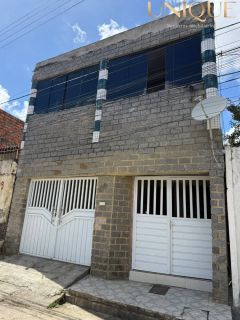 Oportunidade: Casa de andar no 18 do Forte