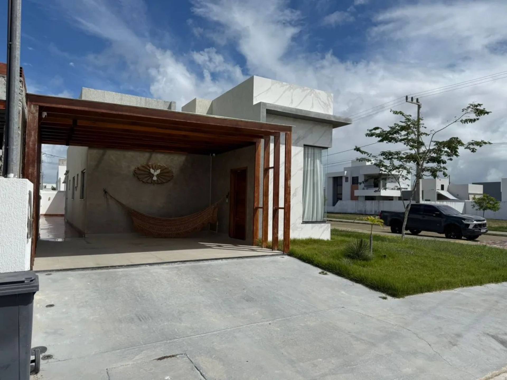 CASA DE ESQUINA EXCLUSIVA NO CONDOMÍNIO PÉ NA AREIA - SOL E PRAIA | BARRA DOS COQUEIROS